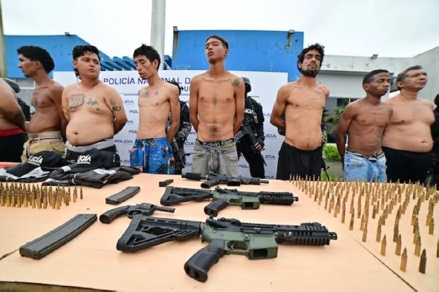 Choques entre bandas narco dejan 22 muertos en Ecuador