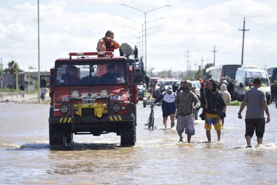 Inundación en Argentina deja 15 muertos y $400 millones en daños, dice alcalde