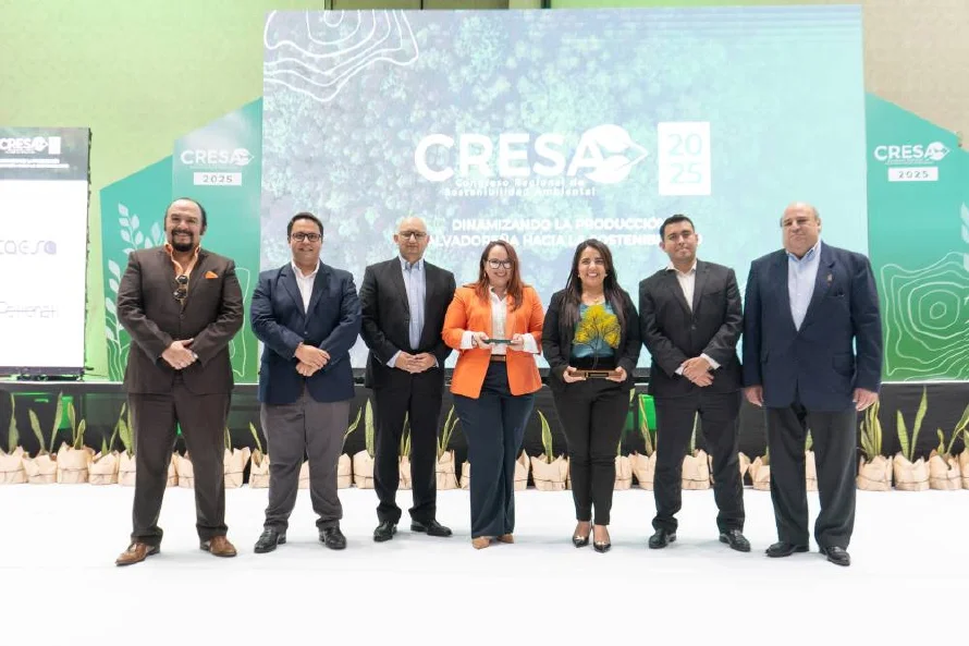 CMI galardonada como Industria Salvadoreña Sostenible e Innovadora del año por su compromiso ambiental