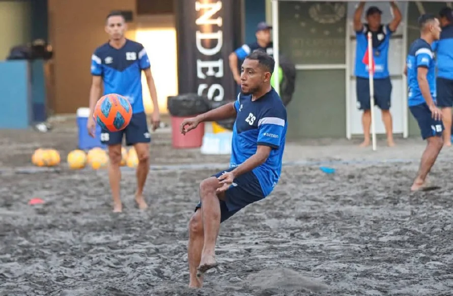 Frank Velásquez, jugador de la Selecta de fútbol playa: "Vamos a luchar para tener esa oportunidad del sueño mundialista"