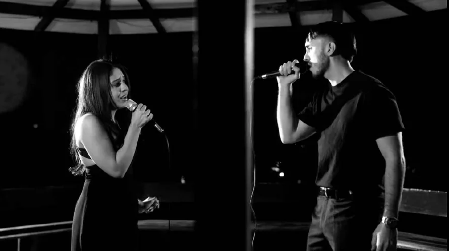 Los salvadoreños Marco Xavyer y Adri Menéndez cantan "Nunca te dejé de amar"