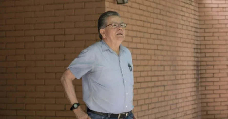 Policía de Nicaragua impide salir de su casa a excomandante sandinista Henry Ruiz