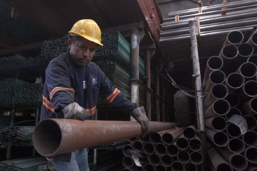 Entran en vigor los aranceles de EEUU al acero y el aluminio, China y la Unión Europea responden con firmeza