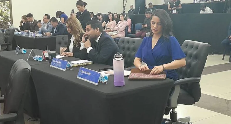 Oposición preocupada por resguardo en la nube de información crediticia de salvadoreños