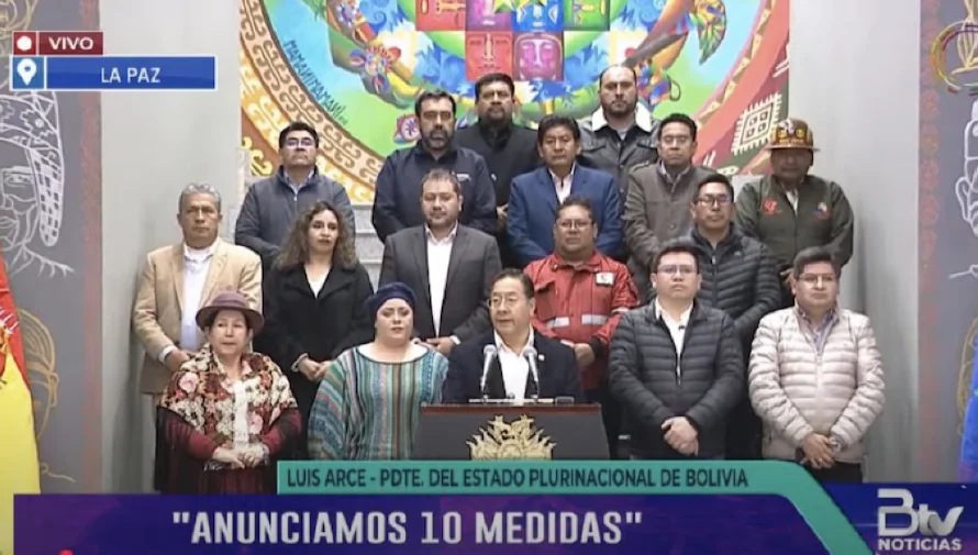 Bolivia enfrenta escasez de dólares y de combustibles