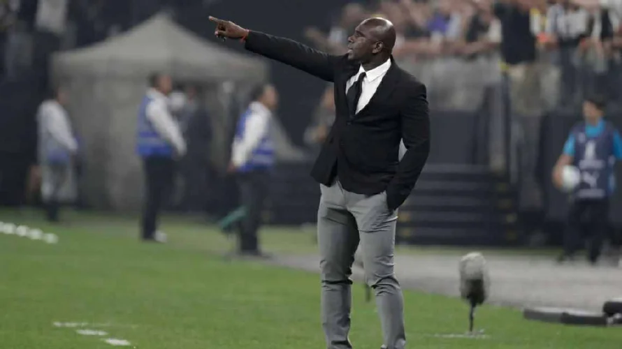 Barcelona SC elimina a Corinthians pero el entrenador Segundo Castillo se robó el protagonismo