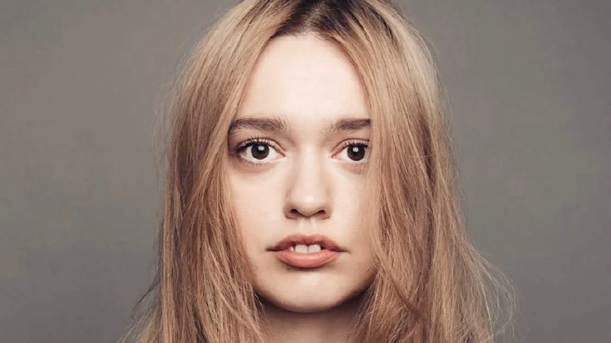 Aimee Lou Wood desafía críticas por sus dientes: "Podría ser mi superpoder"