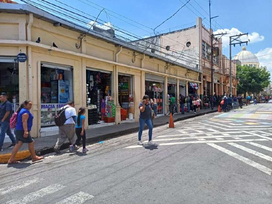 Comerciantes de San Salvador Centro cuestionan que el aumento de tarifas de licencias se hizo de forma "arbitraria"