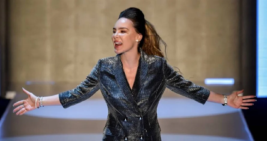 Belinda canta "Rata de dos patas" y todos apuntan a Christian Nodal