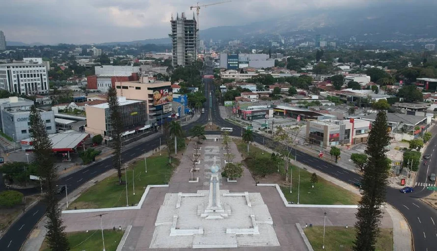 BCR planteó a la Secmca que la economía salvadoreña crecería entre 3 % y 3.5 % en 2025