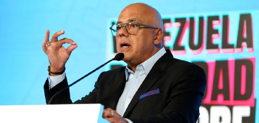 Venezuela dice que no descansará hasta rescatar a migrantes "secuestrados" en El Salvador