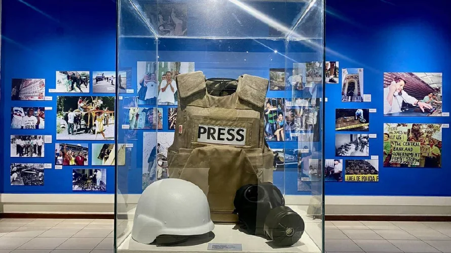 Visita la exposición del fotoperiodista salvadoreño Luis Romero "La Muñeca"