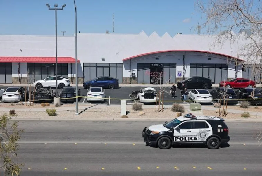 Se multiplican ataques contra propiedades de Tesla y Trump los califica de "terrorismo doméstico"