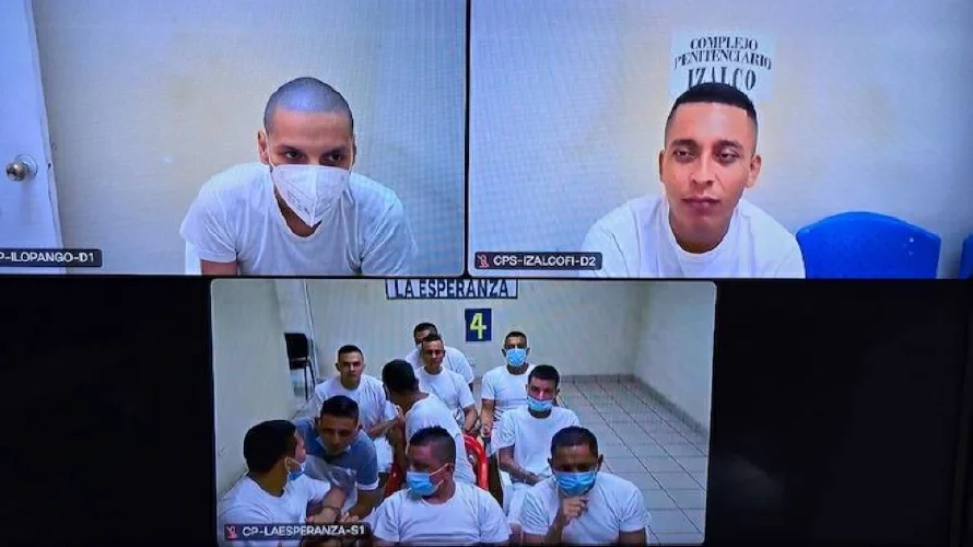 Realizan juicio contra 50 presuntos pandilleros del Barrio 18 acusados de extorsionar a rutas de buses en San Salvador