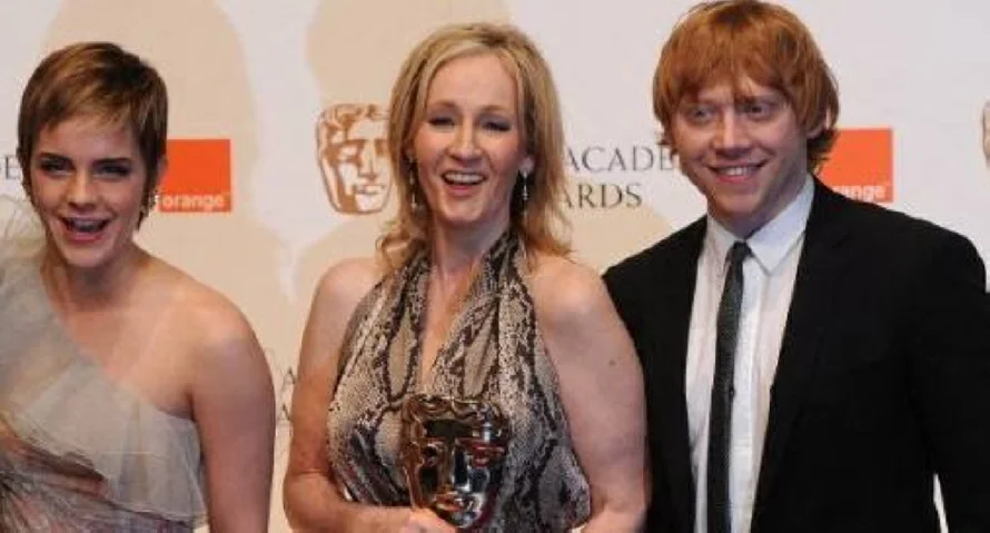 Exponen a J.K. Rowling por atacar nuevamente a los actores de Harry Potter