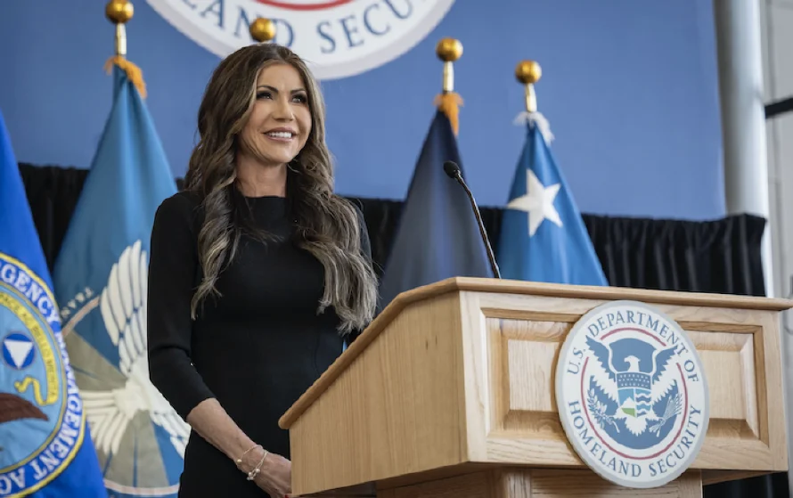 Secretaria de Seguridad Nacional de EEUU llega mañana al país, se reunirá con Bukele y visitará el CECOT