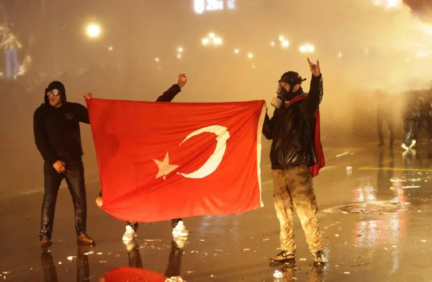 Más de mil detenidos en Turquía en las protestas contra la detención del rival de Erdogan