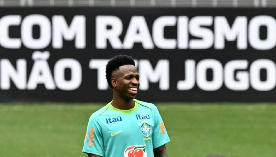 Fiscalía española no ve delito en los insultos racistas contra Vinicius en Montjuïc