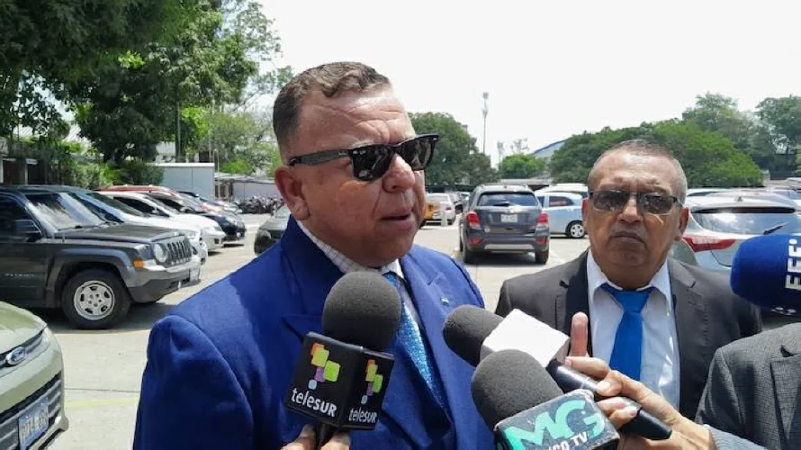 Abogados contratados por régimen de Maduro piden a la CSJ liberar a los 238 venezolanos encarcelados en el CECOT