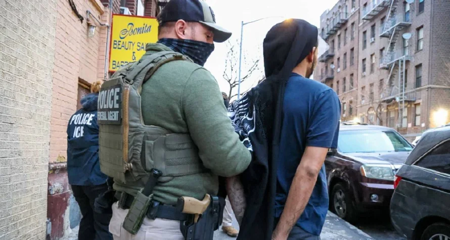 Inmigrantes que se "autodeporten" de EE.UU. podrán verificar su salida con geolocalización