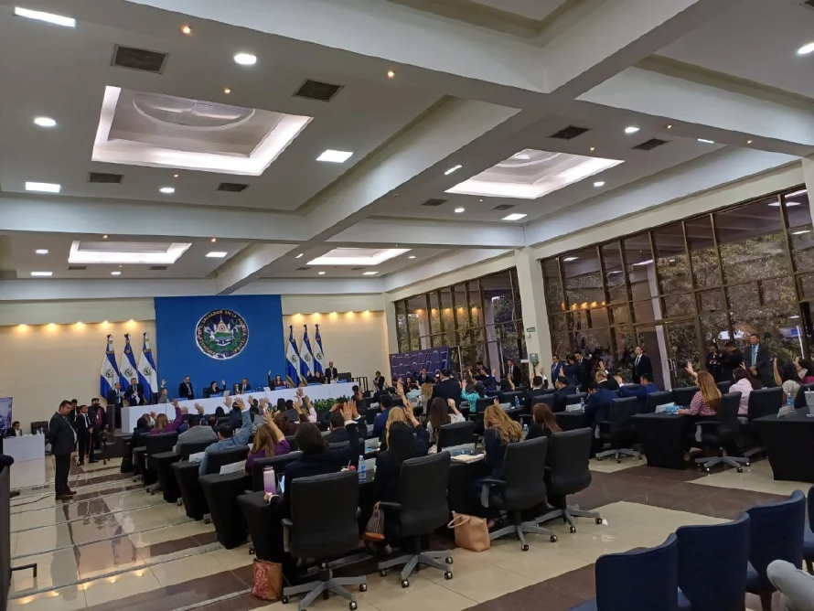 Asamblea aprueba estas cuatro reformas presupuestarias y ratifica préstamos: así votaron los partidos