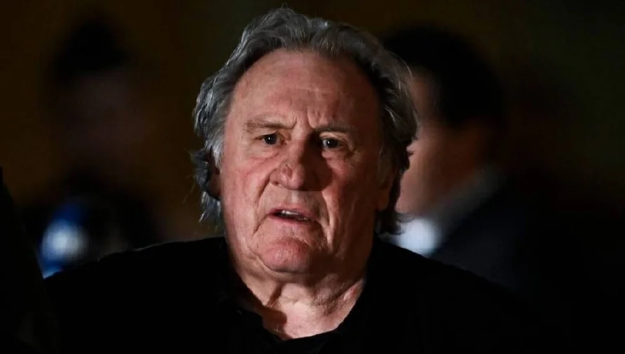 Gérard Depardieu niega las agresiones sexuales, pero admite tocamientos