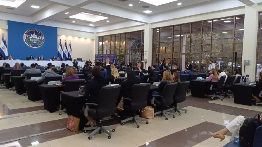 Autorizan préstamo de $500 millones del BID para mejorar estabilidad financiera de El Salvador