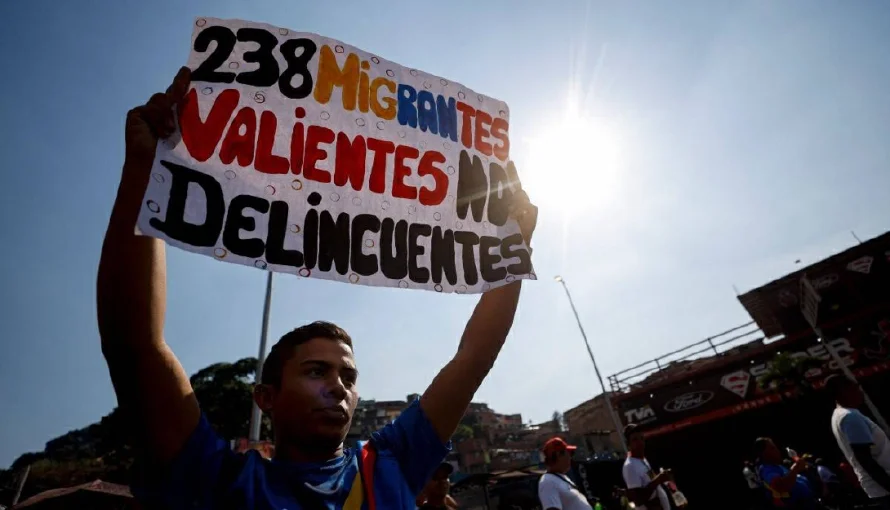 Venezolanos vuelven a las calles para rechazar el "secuestro" de migrantes en El Salvador