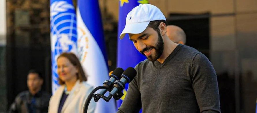 Grok: Nayib Bukele pregunta a la IA de Elon Musk luego de respuestas críticas en X