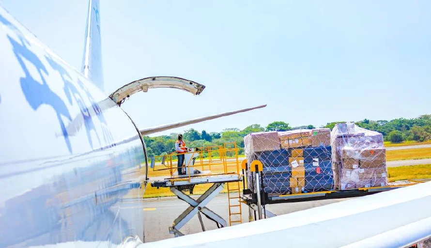 EEUU compra más mercaderías a El Salvador, pero paga menos que en 2024