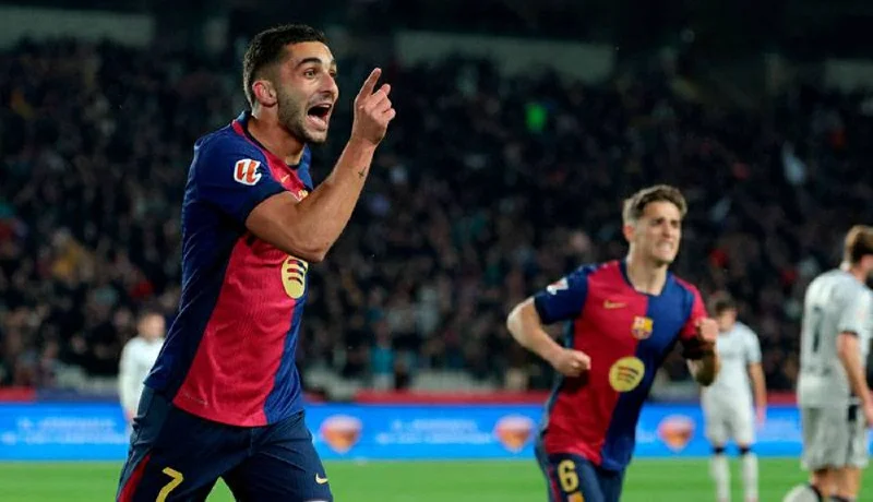 El Barcelona golea 3-0 al Osasuna y lidera en solitario la Liga