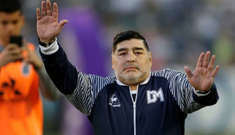 Maradona "estuvo en agonía" antes de morir, dicen médicos que hicieron la autopsia