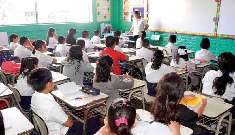 CAF aprueba préstamo de $100 millones para modernizar sistema educativo de El Salvador