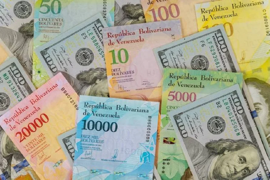 El alza del dólar en Venezuela reaviva temores de inflación