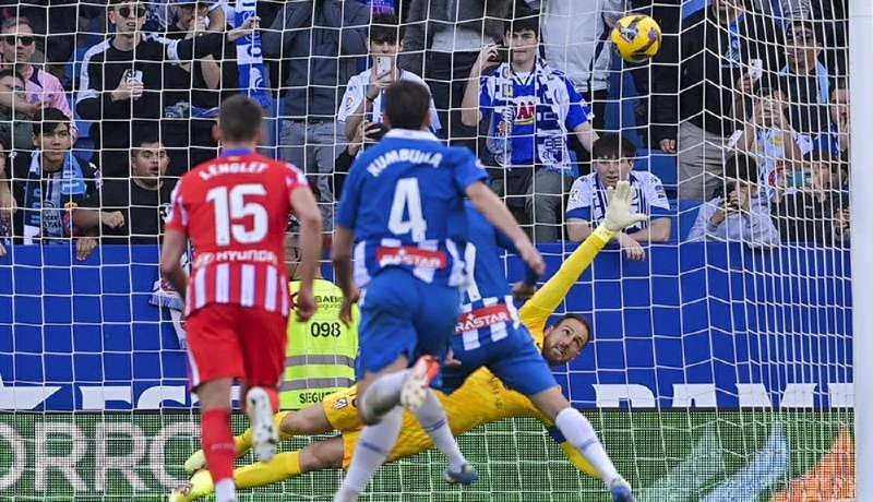 El Atlético empata 1-1 ante el Espanyol y se aleja del título de Liga