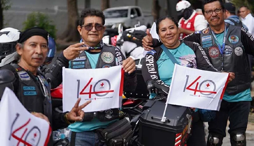 M&aacute;s de 100 motociclistas participaron en rodada por aniversario de Cruz Roja