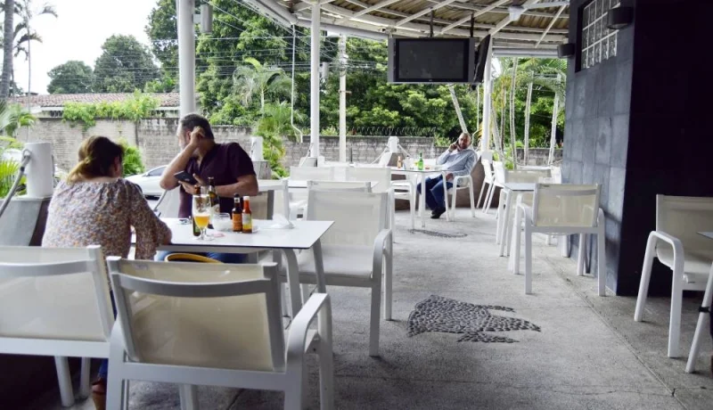Altos precios para el suministro de comida ahogan a los restaurantes