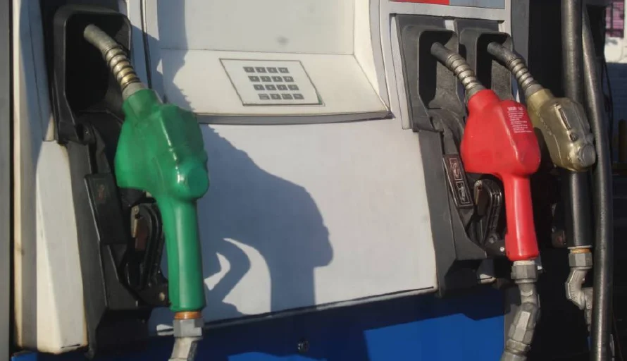 Los salvadoreños consumieron menos combustibles en los primeros dos meses de 2025