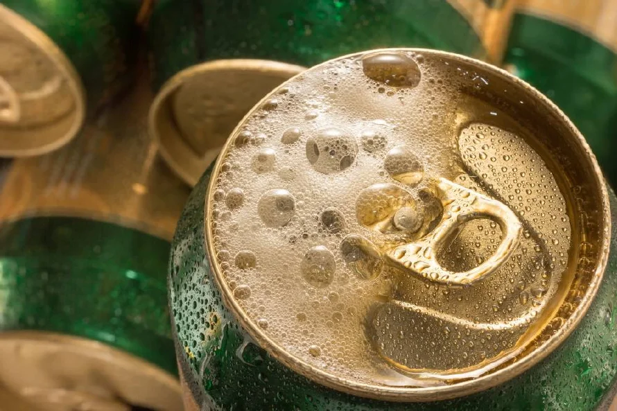 EE.UU. impondrá el viernes un arancel del 25 % a las latas de aluminio para envasar cerveza