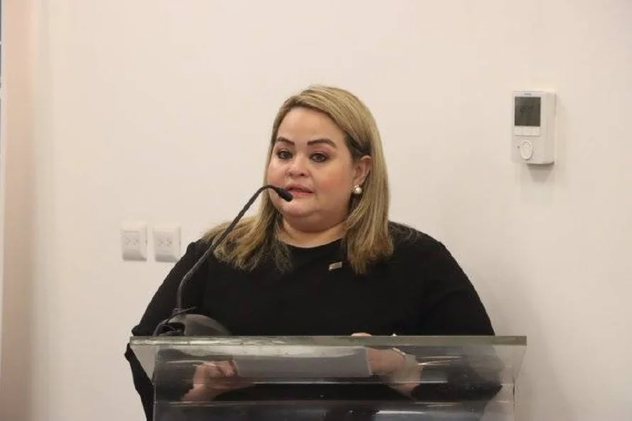 Presidenta de Cámara de Comercio cree que Trump busca "dinamizar" economía de su país con aranceles