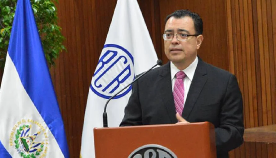 Óscar Cabrera, expresidente del BCR, ve "contradictorio" el arancel del 10 % de EE.UU. a El Salvador