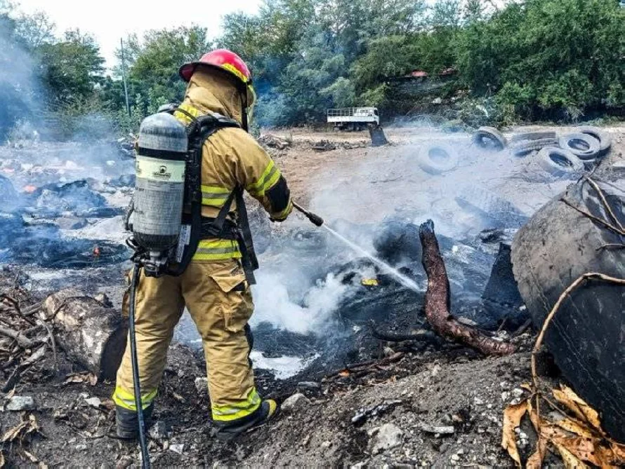 Bomberos sofocó incendio en maleza seca en El Rosario, La Paz