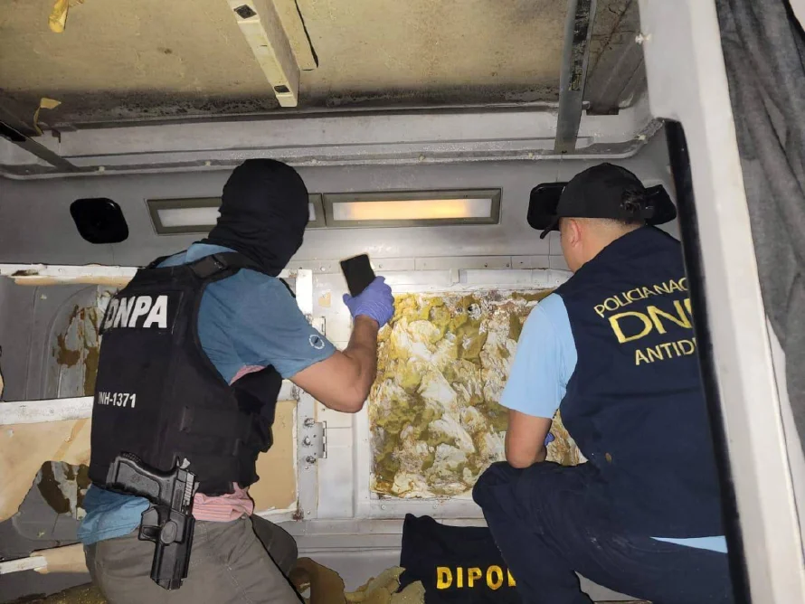 Policía hondureña incauta 786 kilos de cocaína ocultos en un camión y detiene a dos