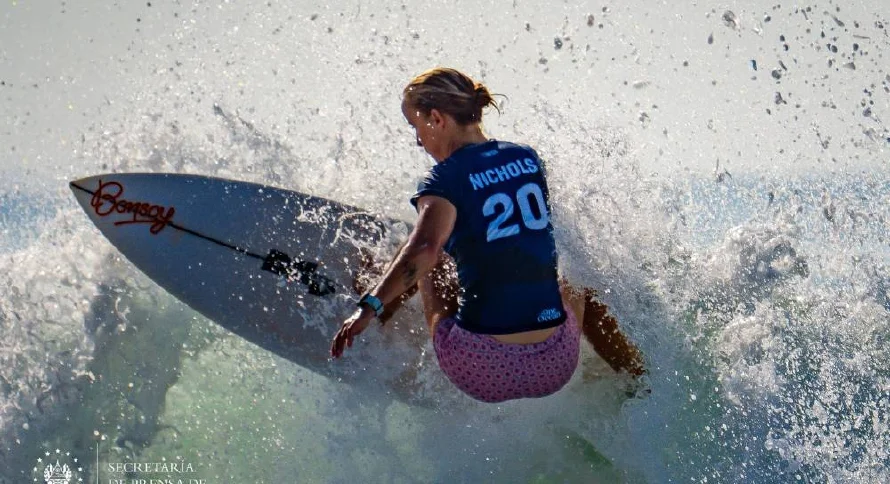 Listas las ocho clasificadas a cuartos de final en jornada femenina del Surf City El Salvador Pro 2025