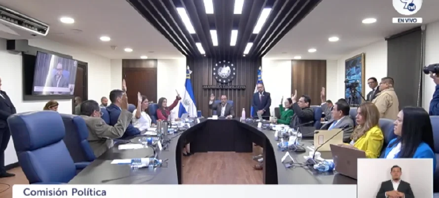 Polémica: diputados avalan reforma que prohíbe que diputados voten "abstención"