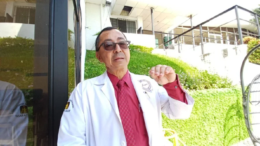 Directora del Seguro Social debe dar explicaciones por cierre de clínicas y falta de medicamentos, señala presidente del Colegio Médico