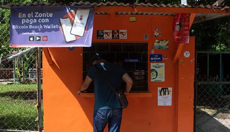 El efectivo es principal método de pago para 80 % de las pequeñas empresas de El Salvador