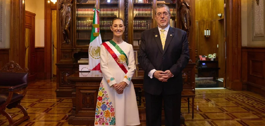 Claudia Sheinbaum charló con Arévalo sobre llevar el Tren Maya y polos industriales a Guatemala