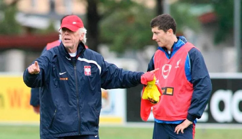 Lewandowski agradece a Beenhakker cumplir "el sueño" de jugar en la selección de Polonia