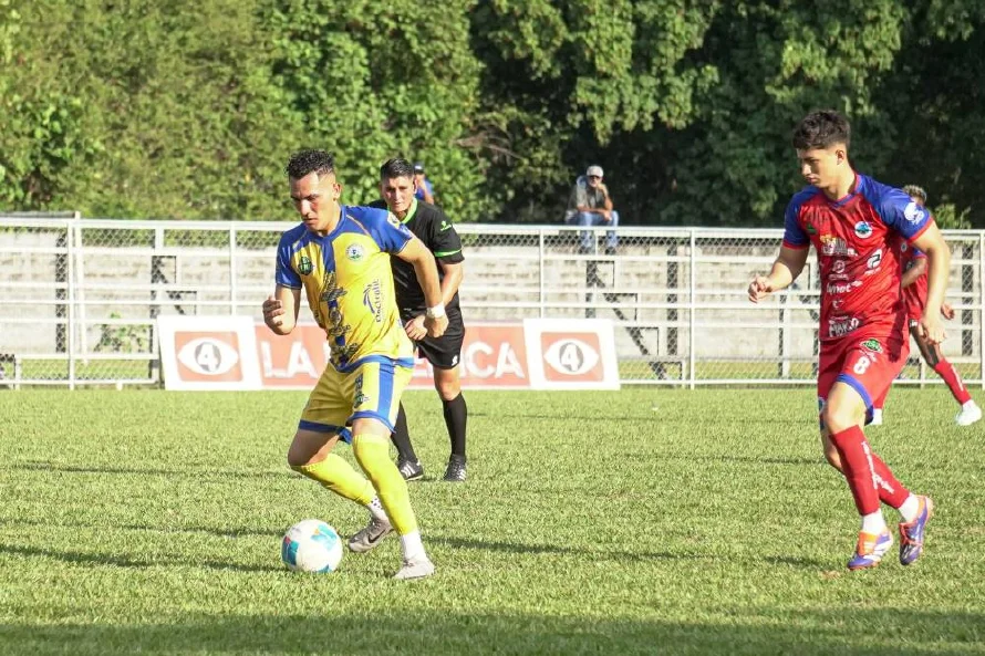 Municipal Limeño vence 2-0 a Cacahuatique en un disputado partido